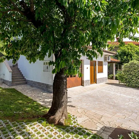 2 Bedroom Beautiful In Rukavac * Rukavac (Primorje-Gorski Kotar)