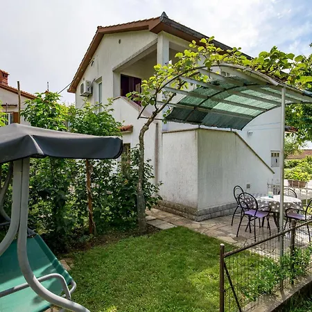 2 Bedroom Beautiful In Rukavac