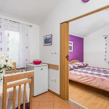 2 Bedroom Beautiful In Rukavac Apartment Rukavac (Primorje-Gorski Kotar)