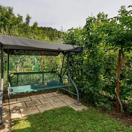 2 Bedroom Beautiful In Rukavac Apartment